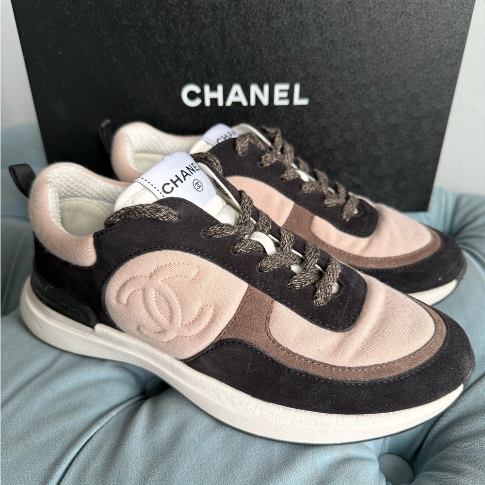 CHANEL Sneakers